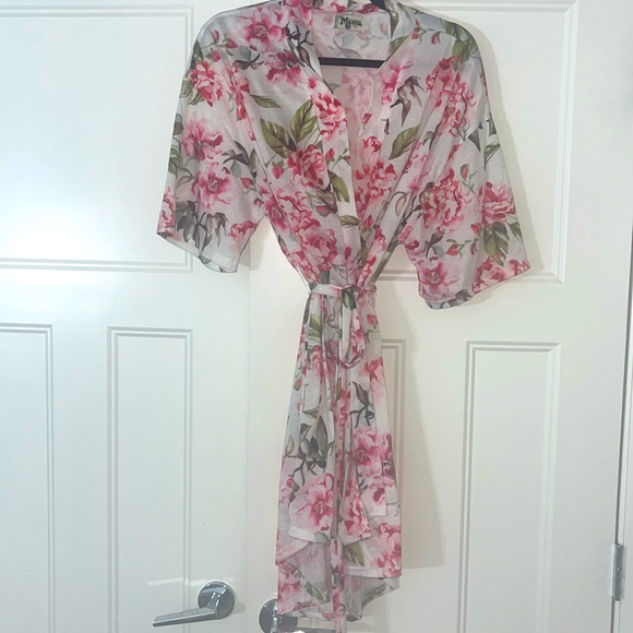 MUMU Floral Robe - Picture 1 of 4